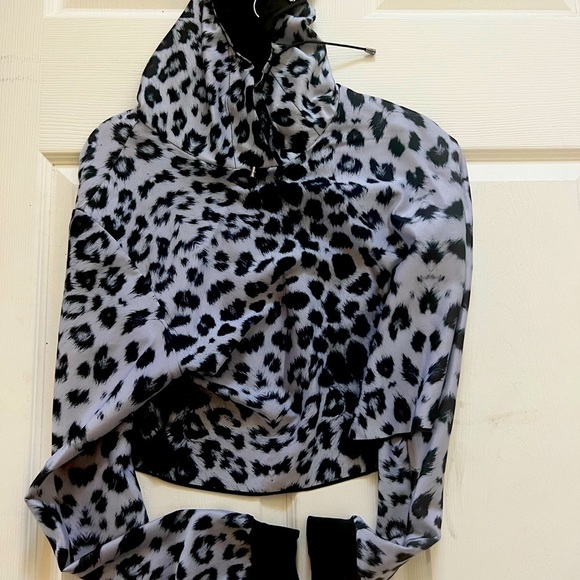 Gorgeous Cropped Animal Print Hoodie Size Medium - Picture 1 of 2